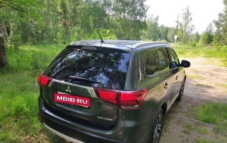 Mitsubishi Outlander III рестайлинг 3, 2015 год, 1 995 000 рублей, 12 фотография