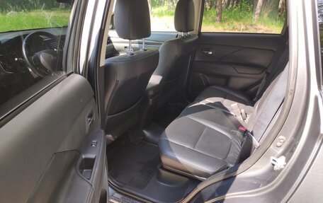Mitsubishi Outlander III рестайлинг 3, 2015 год, 1 995 000 рублей, 16 фотография
