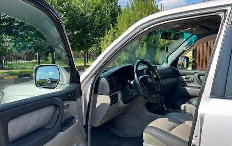 Toyota Land Cruiser 100 рестайлинг 2, 2005 год, 2 990 000 рублей, 9 фотография