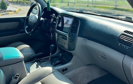 Toyota Land Cruiser 100 рестайлинг 2, 2005 год, 2 990 000 рублей, 11 фотография