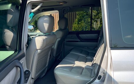 Toyota Land Cruiser 100 рестайлинг 2, 2005 год, 2 990 000 рублей, 13 фотография