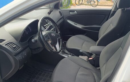 Hyundai Solaris II рестайлинг, 2016 год, 1 250 000 рублей, 2 фотография