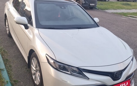 Toyota Camry, 2018 год, 2 900 000 рублей, 10 фотография