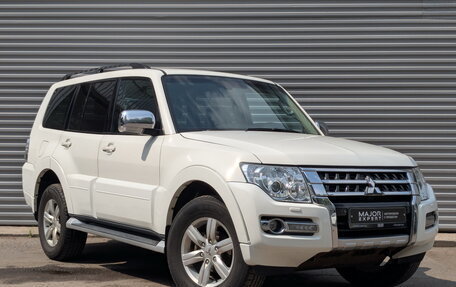 Mitsubishi Pajero IV, 2015 год, 2 599 000 рублей, 3 фотография