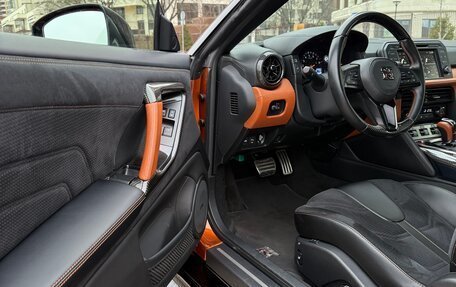 Nissan GT-R, 2018 год, 10 990 000 рублей, 8 фотография