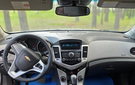 Chevrolet Cruze II, 2009 год, 555 000 рублей, 10 фотография