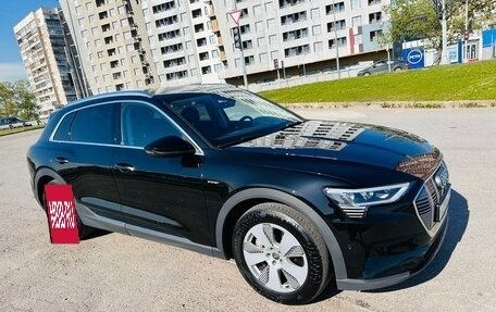 Audi e-tron I, 2019 год, 3 900 000 рублей, 9 фотография