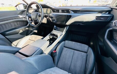 Audi e-tron I, 2019 год, 3 900 000 рублей, 26 фотография