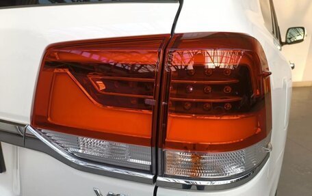 Toyota Land Cruiser 200, 2019 год, 6 850 000 рублей, 10 фотография