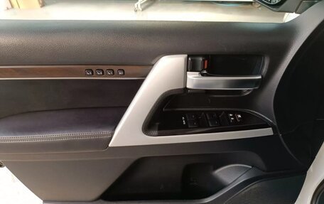 Toyota Land Cruiser 200, 2019 год, 6 850 000 рублей, 21 фотография