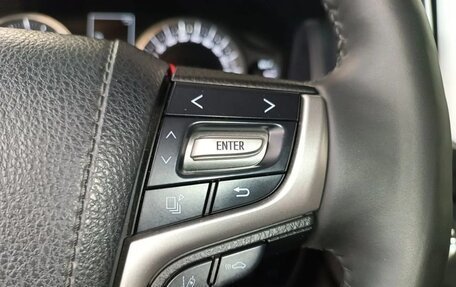 Toyota Land Cruiser 200, 2019 год, 6 850 000 рублей, 27 фотография