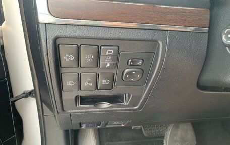 Toyota Land Cruiser 200, 2019 год, 6 850 000 рублей, 25 фотография