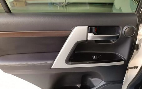 Toyota Land Cruiser 200, 2019 год, 6 850 000 рублей, 20 фотография