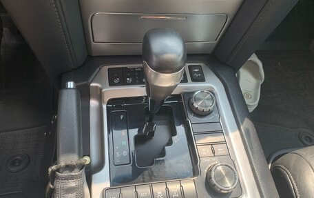 Toyota Land Cruiser 200, 2019 год, 6 850 000 рублей, 32 фотография