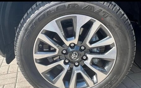 Toyota Land Cruiser Prado 150 рестайлинг 2, 2022 год, 8 150 000 рублей, 9 фотография