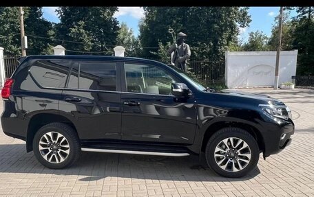 Toyota Land Cruiser Prado 150 рестайлинг 2, 2022 год, 8 150 000 рублей, 4 фотография