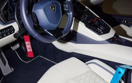 Lamborghini Aventador I рестайлинг, 2018 год, 39 900 000 рублей, 7 фотография