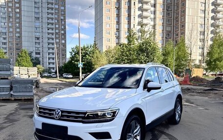 Volkswagen Tiguan II, 2017 год, 2 700 000 рублей, 2 фотография