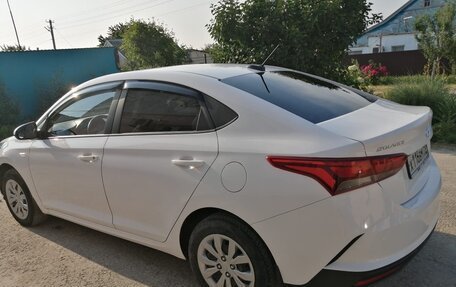 Hyundai Solaris II рестайлинг, 2021 год, 1 700 000 рублей, 3 фотография