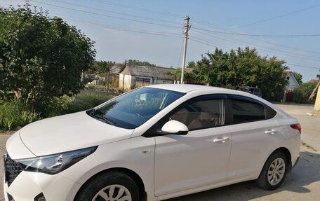 Hyundai Solaris II рестайлинг, 2021 год, 1 700 000 рублей, 2 фотография