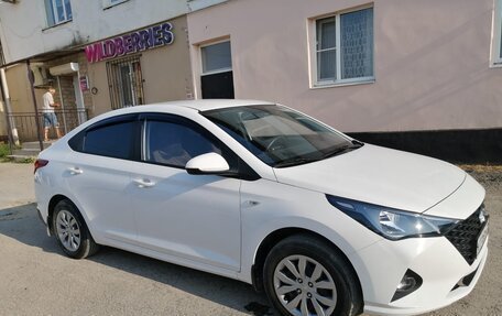 Hyundai Solaris II рестайлинг, 2021 год, 1 700 000 рублей, 6 фотография