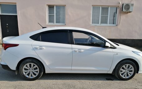 Hyundai Solaris II рестайлинг, 2021 год, 1 700 000 рублей, 5 фотография
