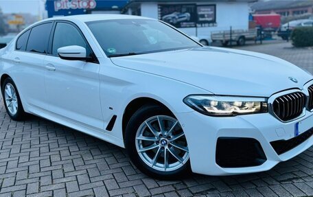 BMW 5 серия, 2022 год, 3 870 000 рублей, 2 фотография