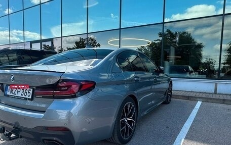 BMW 5 серия, 2022 год, 3 710 000 рублей, 4 фотография