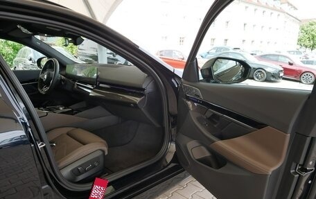 BMW 5 серия, 2024 год, 8 080 000 рублей, 16 фотография