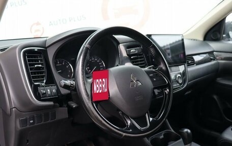 Mitsubishi Outlander III рестайлинг 3, 2015 год, 1 439 000 рублей, 8 фотография