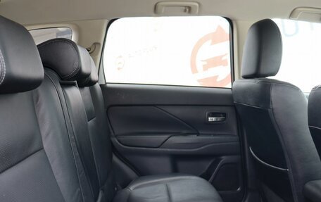 Mitsubishi Outlander III рестайлинг 3, 2015 год, 1 439 000 рублей, 15 фотография