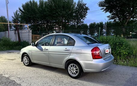 Hyundai Verna II, 2010 год, 620 000 рублей, 2 фотография
