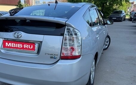 Toyota Prius, 2010 год, 860 000 рублей, 3 фотография