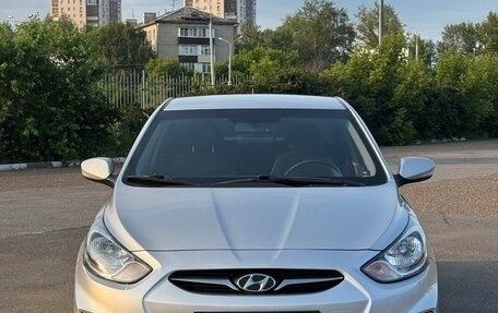 Hyundai Solaris II рестайлинг, 2012 год, 630 000 рублей, 2 фотография