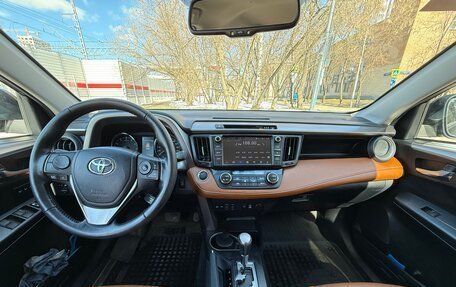 Toyota RAV4, 2017 год, 2 990 000 рублей, 9 фотография