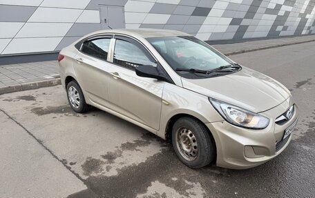 Hyundai Solaris II рестайлинг, 2011 год, 420 000 рублей, 2 фотография