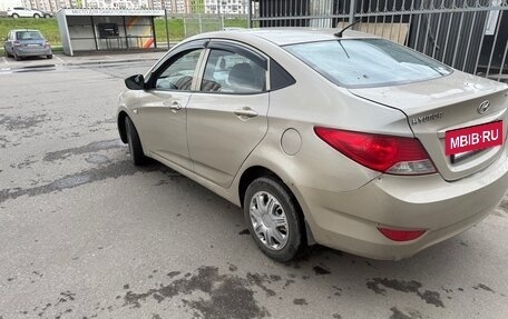 Hyundai Solaris II рестайлинг, 2011 год, 420 000 рублей, 4 фотография
