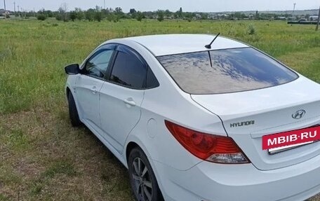 Hyundai Solaris II рестайлинг, 2013 год, 700 000 рублей, 2 фотография