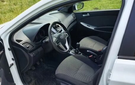 Hyundai Solaris II рестайлинг, 2013 год, 700 000 рублей, 7 фотография