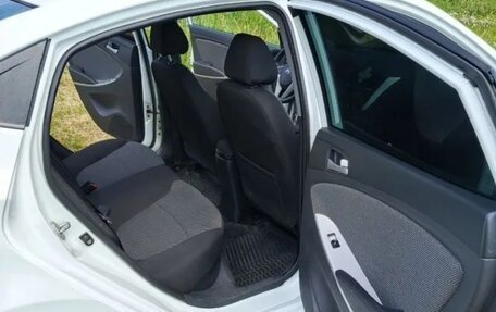 Hyundai Solaris II рестайлинг, 2013 год, 700 000 рублей, 13 фотография