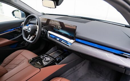 BMW 5 серия, 2024 год, 8 490 000 рублей, 12 фотография