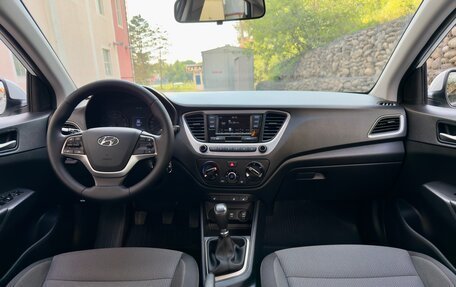 Hyundai Solaris II рестайлинг, 2018 год, 1 050 000 рублей, 9 фотография