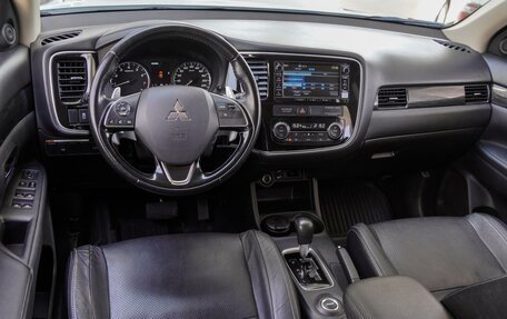 Mitsubishi Outlander III рестайлинг 3, 2016 год, 2 550 000 рублей, 6 фотография