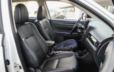 Mitsubishi Outlander III рестайлинг 3, 2016 год, 2 550 000 рублей, 8 фотография
