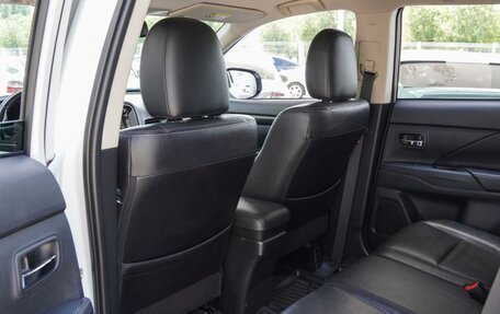 Mitsubishi Outlander III рестайлинг 3, 2016 год, 2 550 000 рублей, 11 фотография
