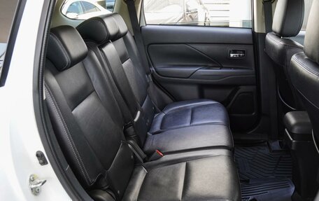 Mitsubishi Outlander III рестайлинг 3, 2016 год, 2 550 000 рублей, 7 фотография