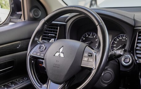Mitsubishi Outlander III рестайлинг 3, 2016 год, 2 550 000 рублей, 20 фотография