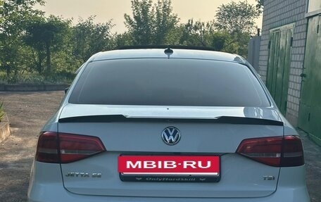 Volkswagen Jetta VI, 2015 год, 1 300 000 рублей, 2 фотография