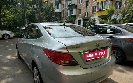 Hyundai Solaris II рестайлинг, 2011 год, 680 000 рублей, 4 фотография