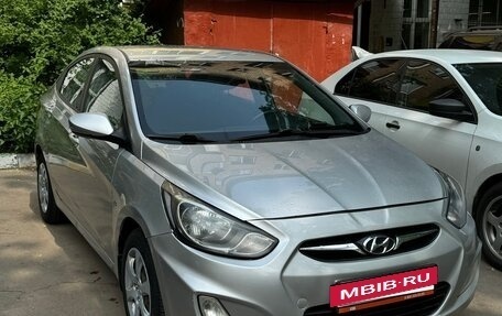 Hyundai Solaris II рестайлинг, 2011 год, 680 000 рублей, 2 фотография